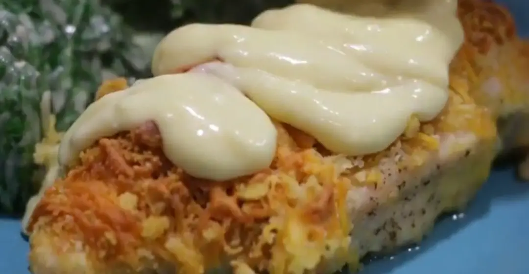 Crunchy Ritz Cracker Chicken with Cheddar Cream Sauce