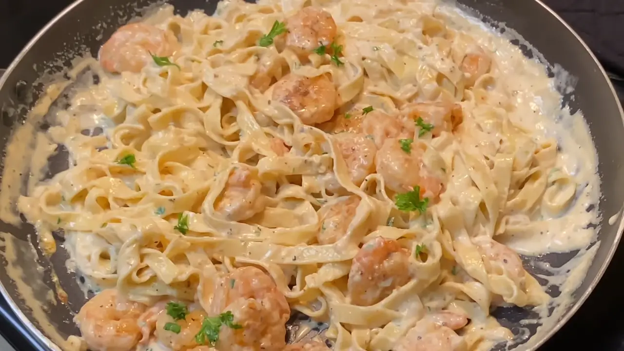 One Pan Shrimp Fettuccine Alfredo – Recipe quick and easy