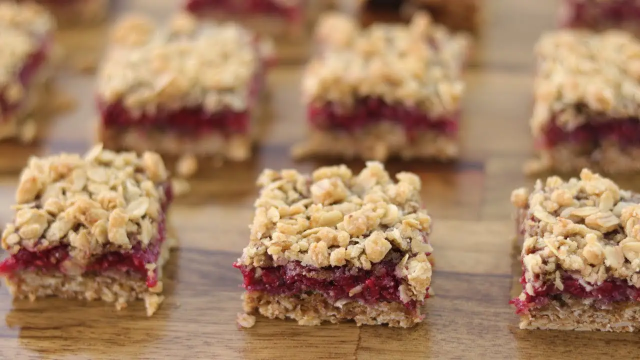 Raspberry Oatmeal Crumble Bars