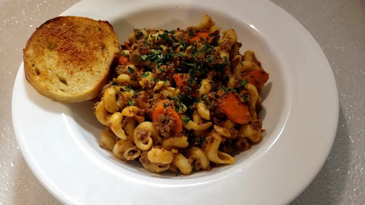 CAVATAPPI AND BEEF
