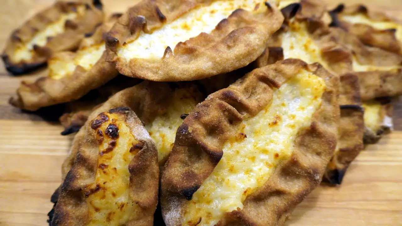 Karelian Pies (Karjalanpiirakka)