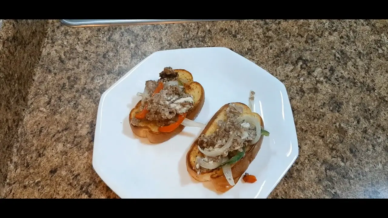 Steak and cheese garlic toast