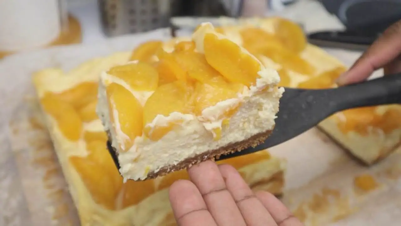 Peaches and Cream Cheesecake Bars
