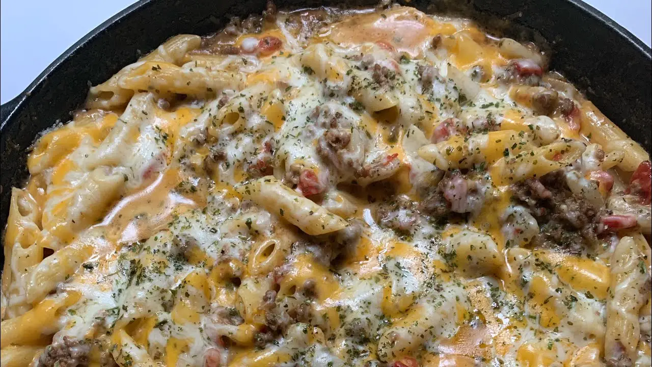 Sloppy cheeseburger pasta