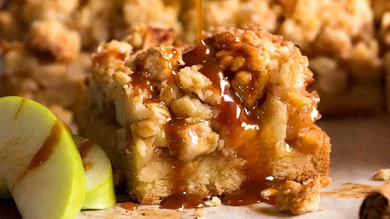 Flaky apple pies bars Recipe