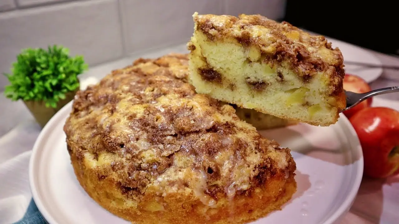 Cinnamon Apple Cake