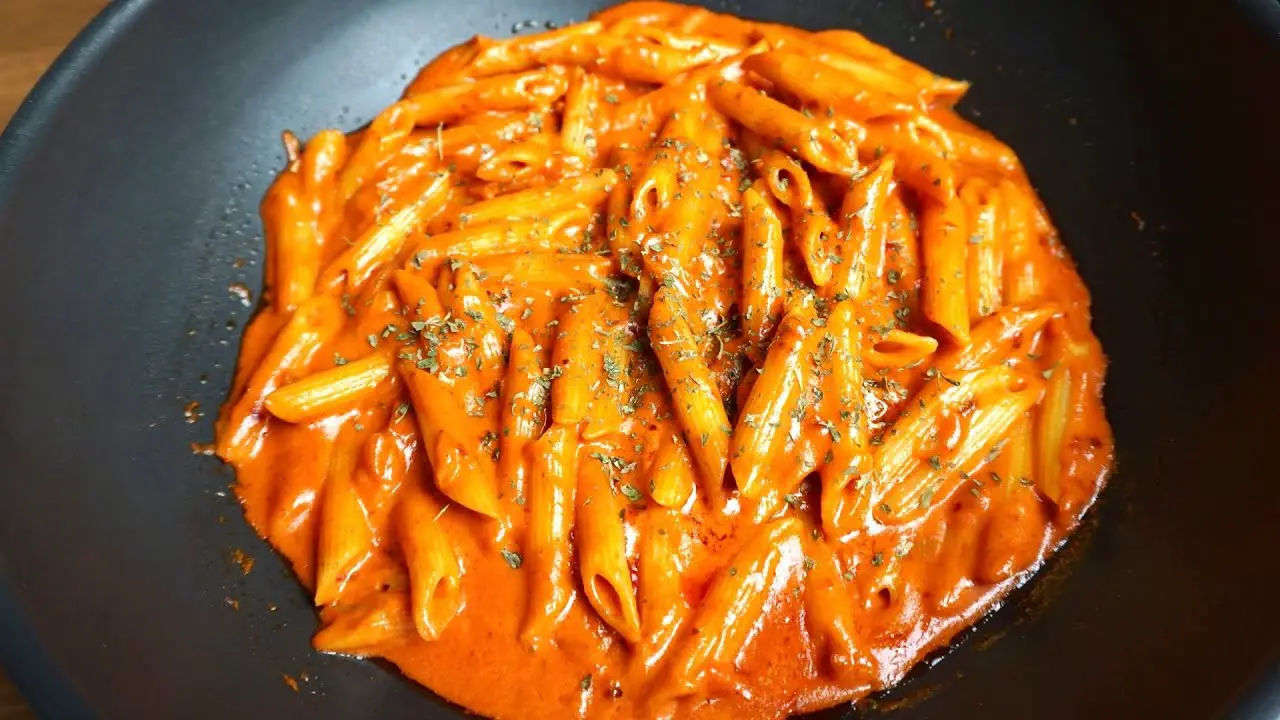 Pasta with a spicy tomato sauce