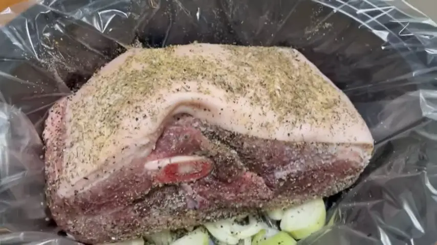 juicy sauce for pork shoulder in a slow cooker