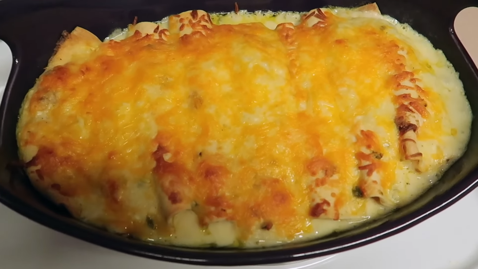 “Slow Cooker Chicken Enchiladas: A Flavorful Tex-Mex Delight”