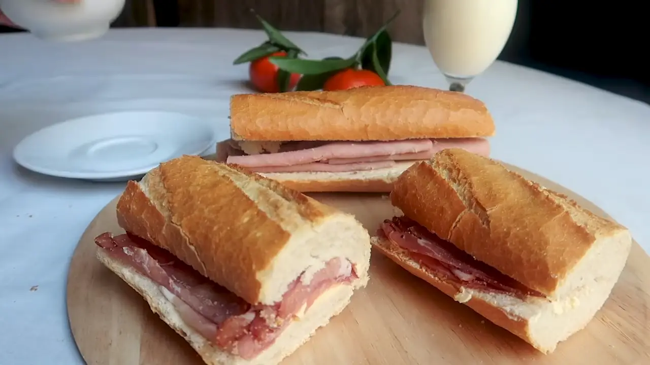 THE HAM-BUTTER SANDWICH