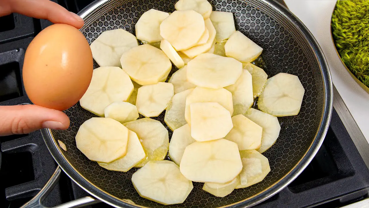 Simple and Delicious Fried Potatoes with Eggs