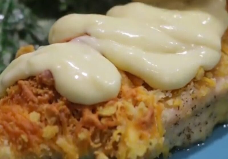 Crunchy Ritz Cracker Chicken with Cheddar Cream Sauce