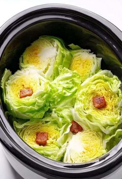 Slow+Cooker+Cabbage+and+Smoked+S ausage
