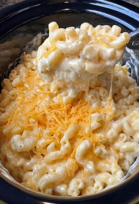 BEST Crockpot Mac and Cheese!