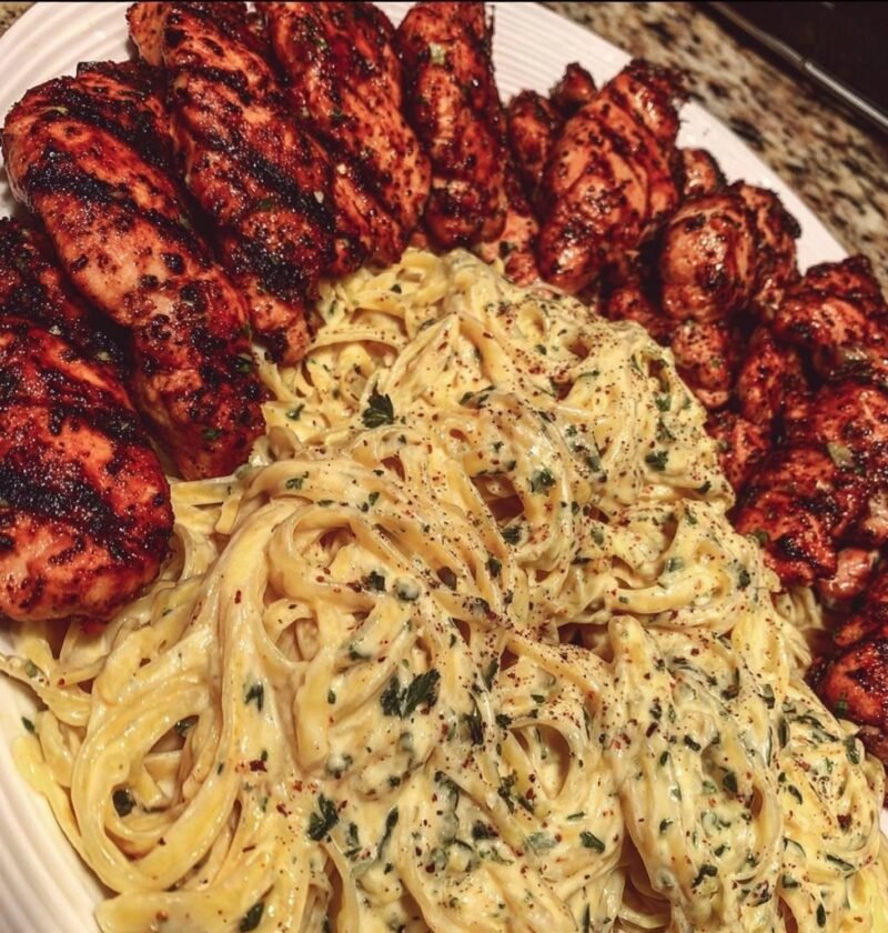 Creamy Garlic Butter Chicken & Linguine in Alfredo Sauce