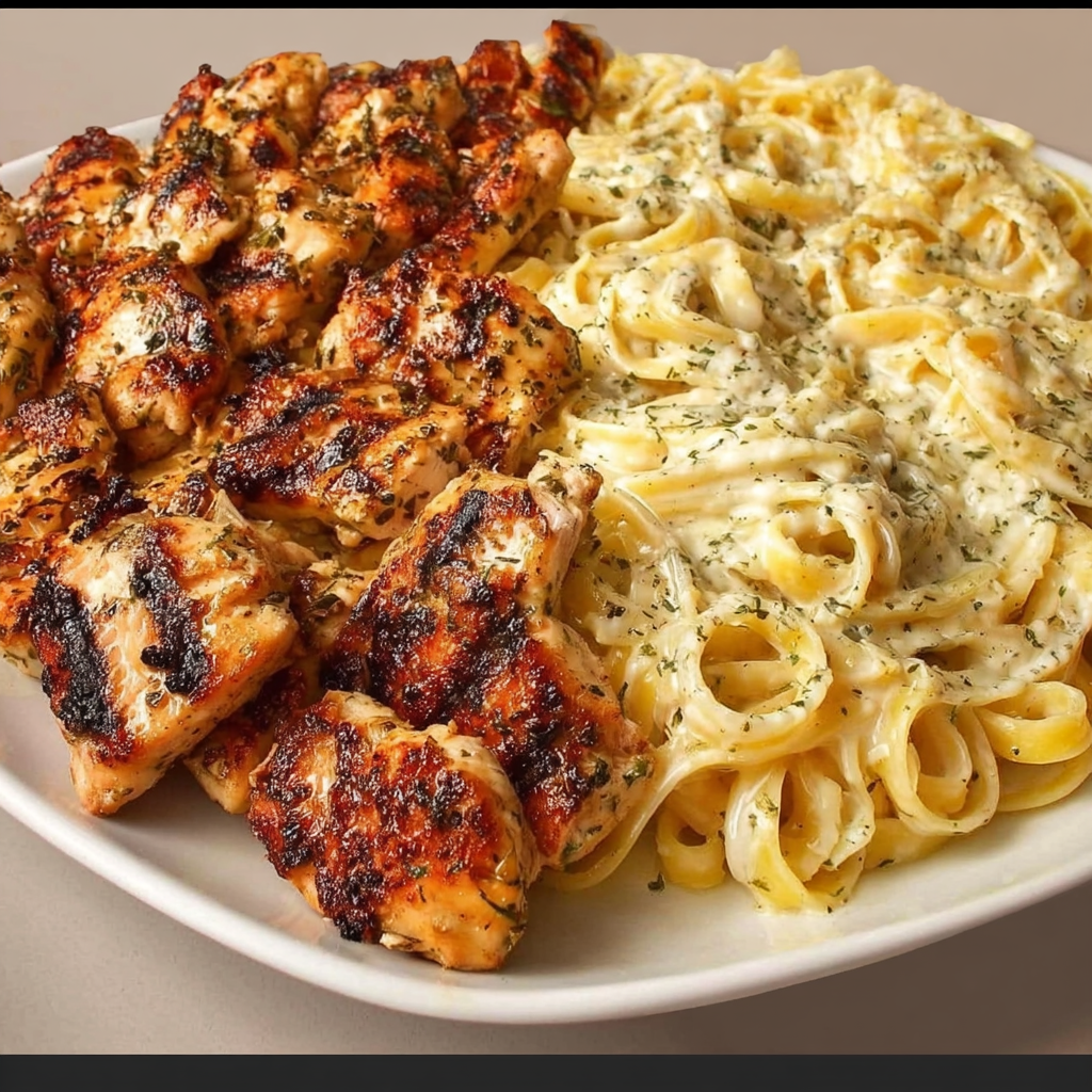 Creamy Garlic Butter Chicken & Linguine i n Alfredo Sauce